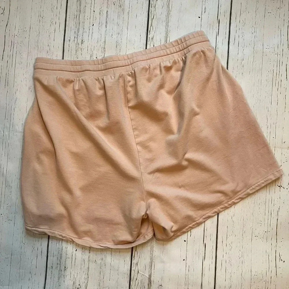 Torrid dusty pink pull on high waist shorts Size 2 - Picture 2 of 5